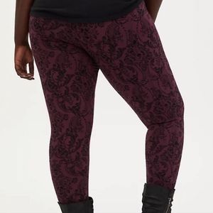 Purple & Black Floral Scroll Design Leggings